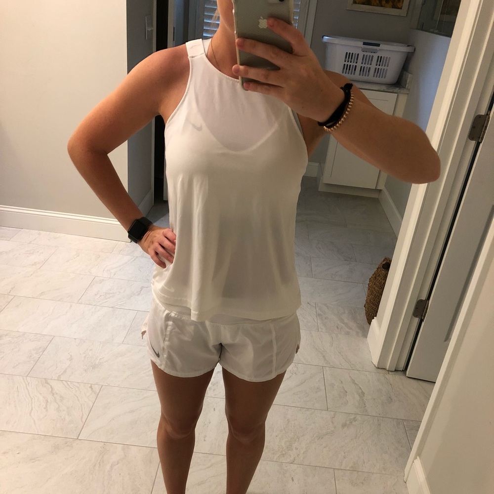 2 Nike Women’s Shirt - Picture 4 of 8